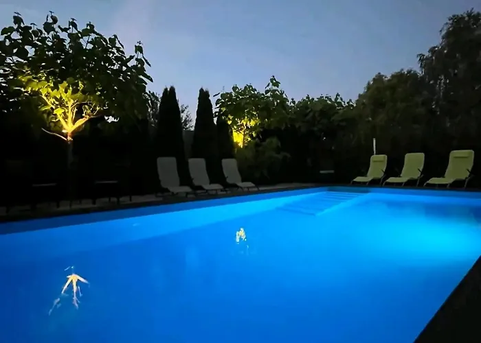 Na Kasztanowej Rewal